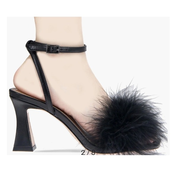 BCBGeneration Relby Black Faux Feather Ankle Strap Sandals Women's Size 8 EUC - Picture 2 of 12